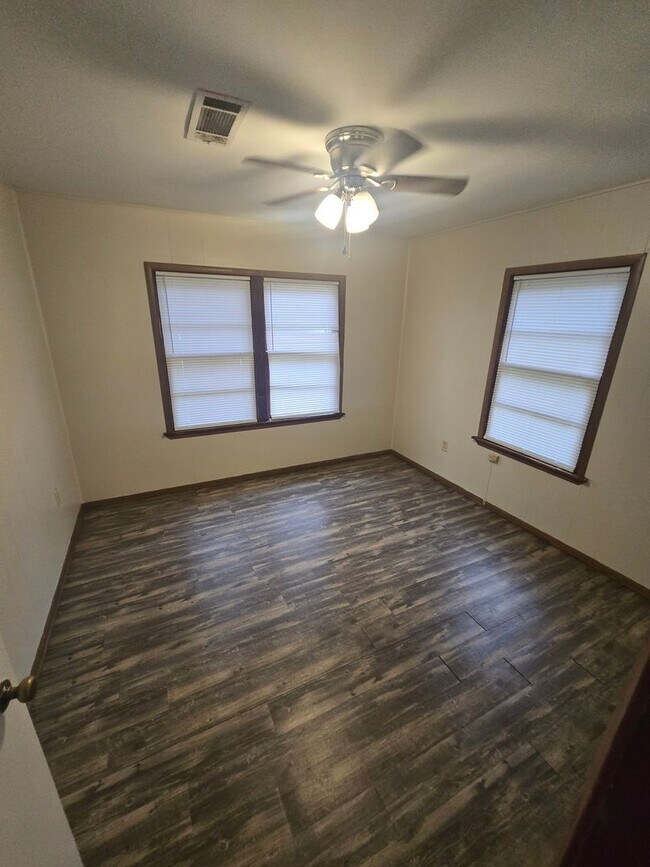 Foto del edificio - NOW LEASING 2 BEDROOM HOUSE IN PINEVILLE LA | $750/ MONTH