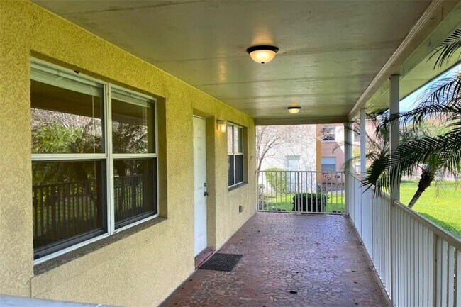 Foto del edificio - 1375 Drew St