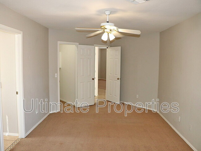 Building Photo - 10526 W Via Del Sol
