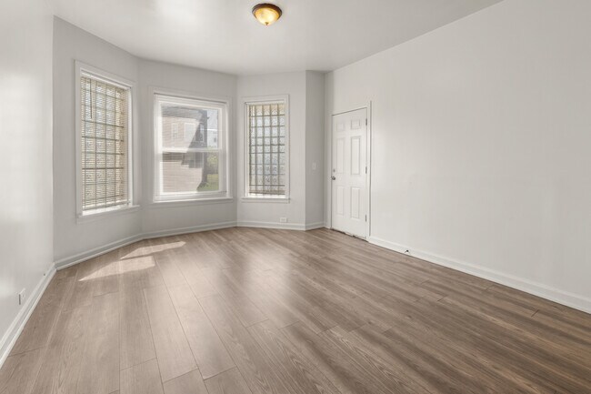 Building Photo - 5744 S Green St