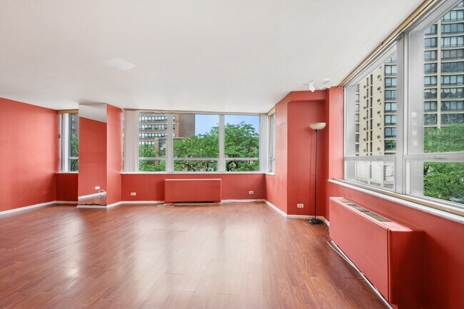 Foto del edificio - 5701 N Sheridan Rd