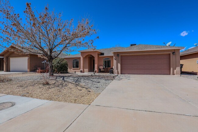 Foto del edificio - Beautiful 4 Bedroom/2 Bath Home