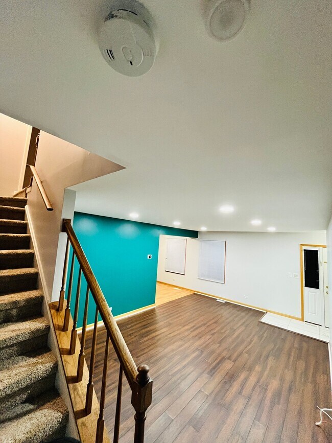 Foto del edificio - 84 Maplewood Dr