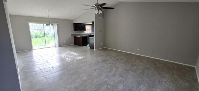 Foto del edificio - 391 Buttonwood Dr