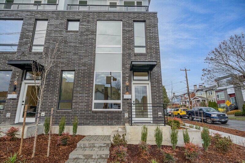 Foto principal - 1428 N 80th St