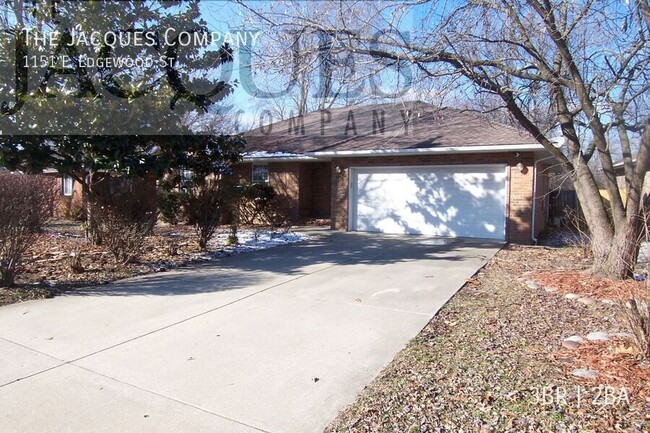 Building Photo - Very Clean 3 Bedroom 2 Bath 2 Car Garage i...