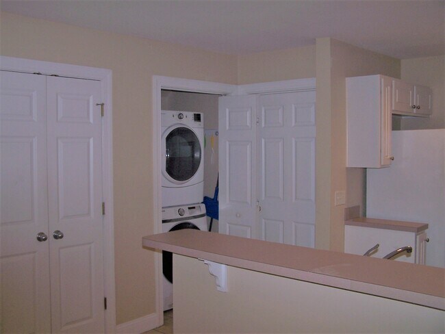 Building Photo - 82 Cassandra Ln
