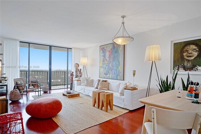 Foto del edificio - 780 NE 69th St