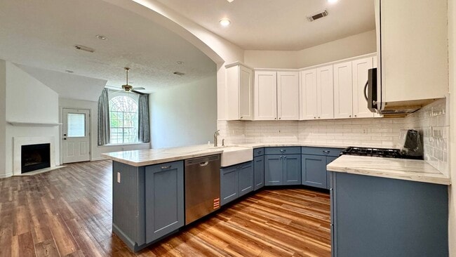Foto del edificio - 15027 Winding Black Cherry Ln