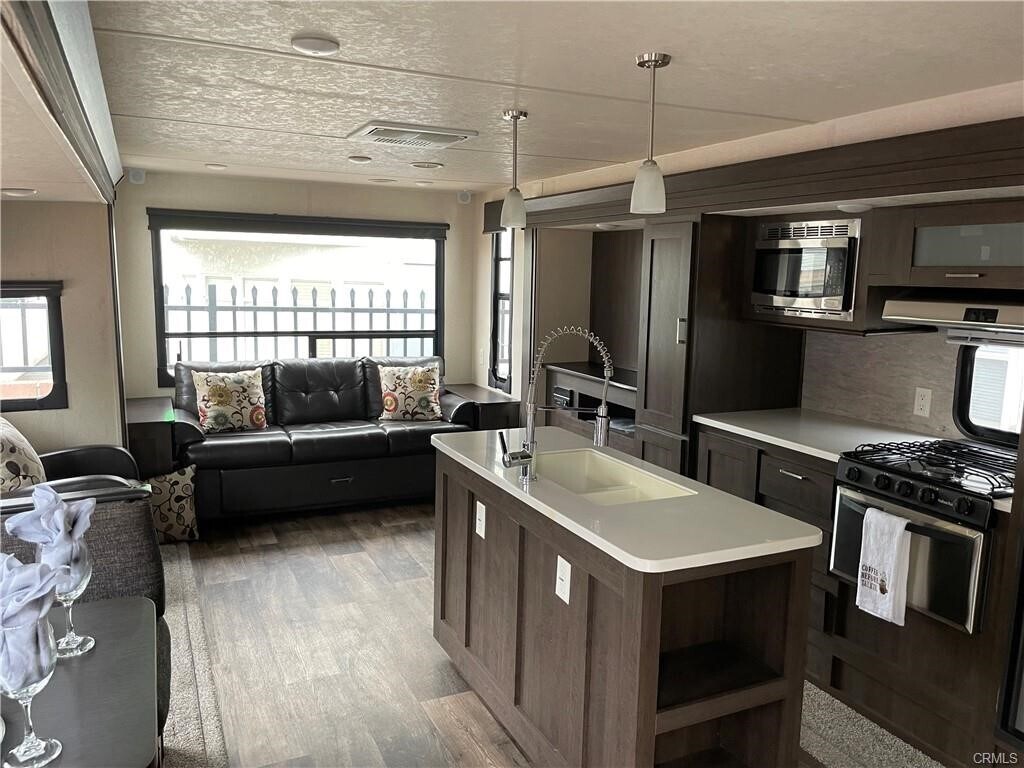 Foto principal - 793 E 47th St