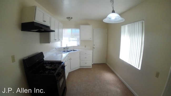 Building Photo - 522 W Glenoaks Blvd