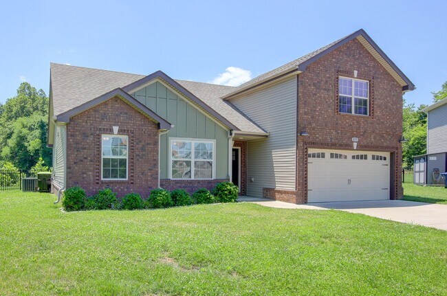 Building Photo - Sharp 3 bed 2 Bath Close To Ft Campbell