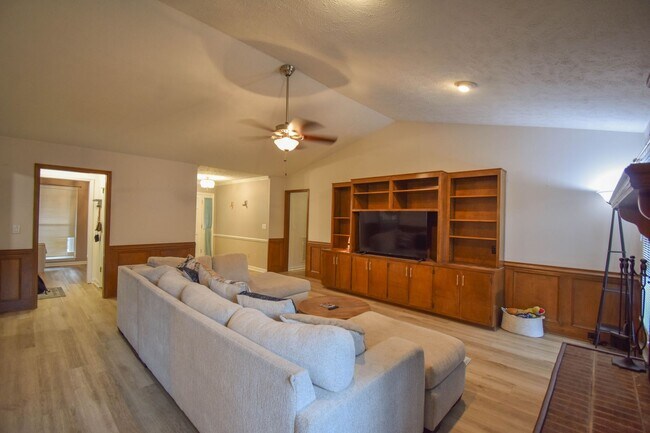 Foto del edificio - 3  Bedroom 2 Bathroom - Pets Under 20lbs Considered