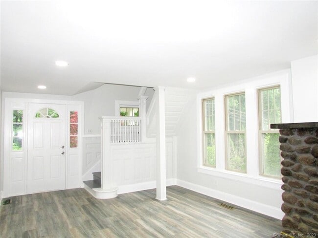 Building Photo - 93 New Harwinton Rd