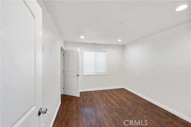 Foto del edificio - 8729 Darby Ave
