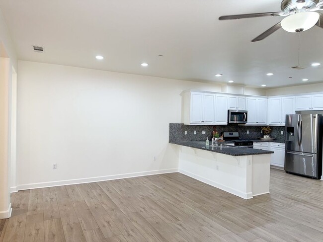 Building Photo - 3317 E Wild Horse Privado