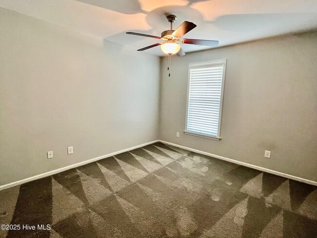 Building Photo - 227 Glenhaven Ln
