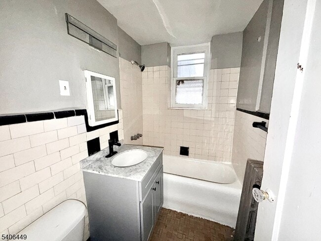 Foto del edificio - 17 Elwood Pl