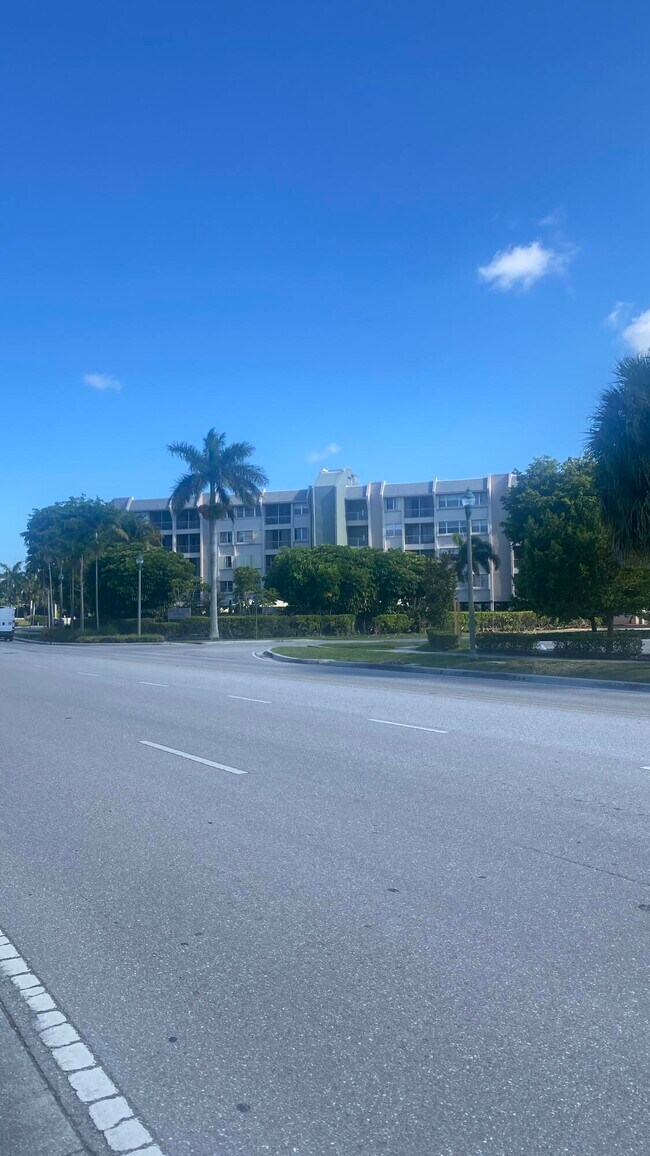 Foto del edificio - 505 Spencer Dr