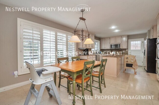 Foto del edificio - Beautiful Updated 5-bed Home in Salt Lake ...