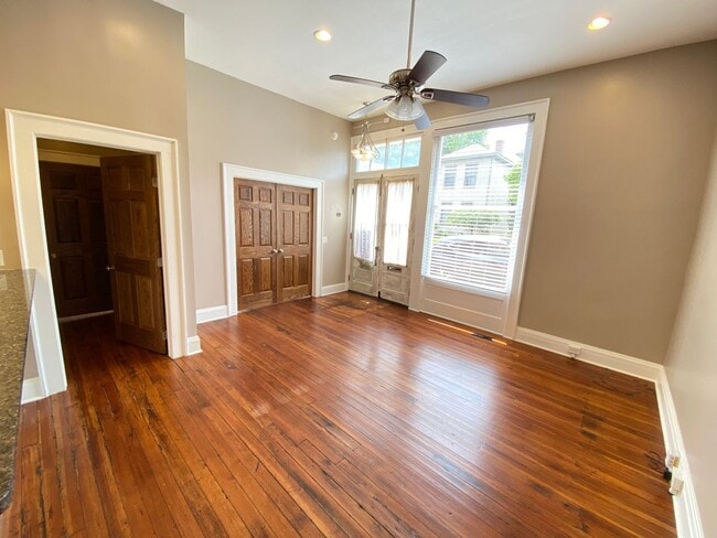 Building Photo - Kerr St 694-696 GW2