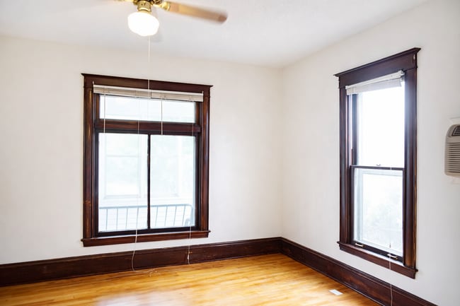 Building Photo - Huge House with Tons of Parking- 6 Bed 2 Bath in Como for Sept 2026