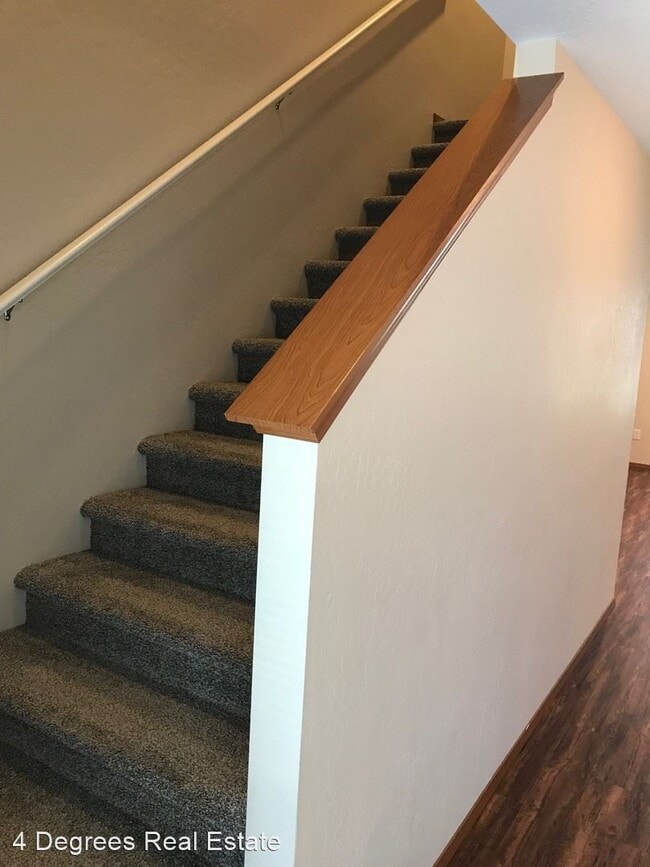 Building Photo - 4 br, 2.5 bath House - 7905 E Grace Avenue