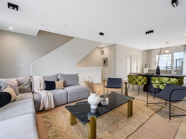 Foto del edificio - 8044 Pine Ct