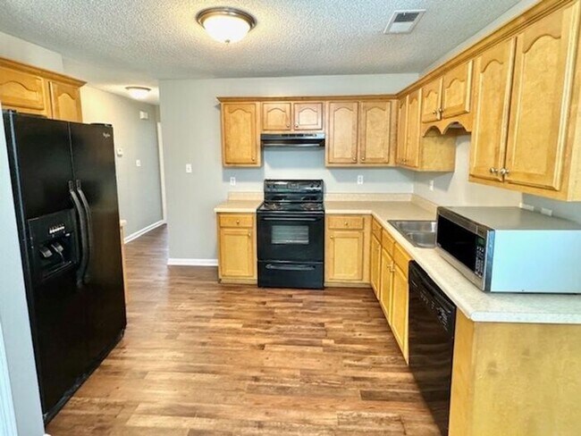 Building Photo - Now Leasing A 3 Bedroom 2 Bath Home In Cor...