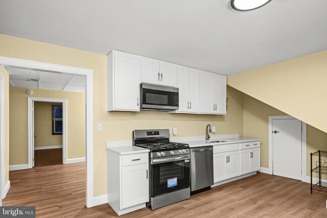 Building Photo - 35 3rd Ave