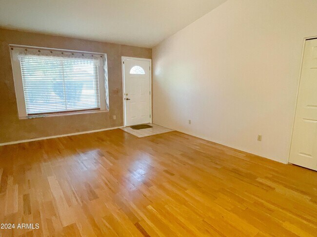 Building Photo - 4752 E Encanto St