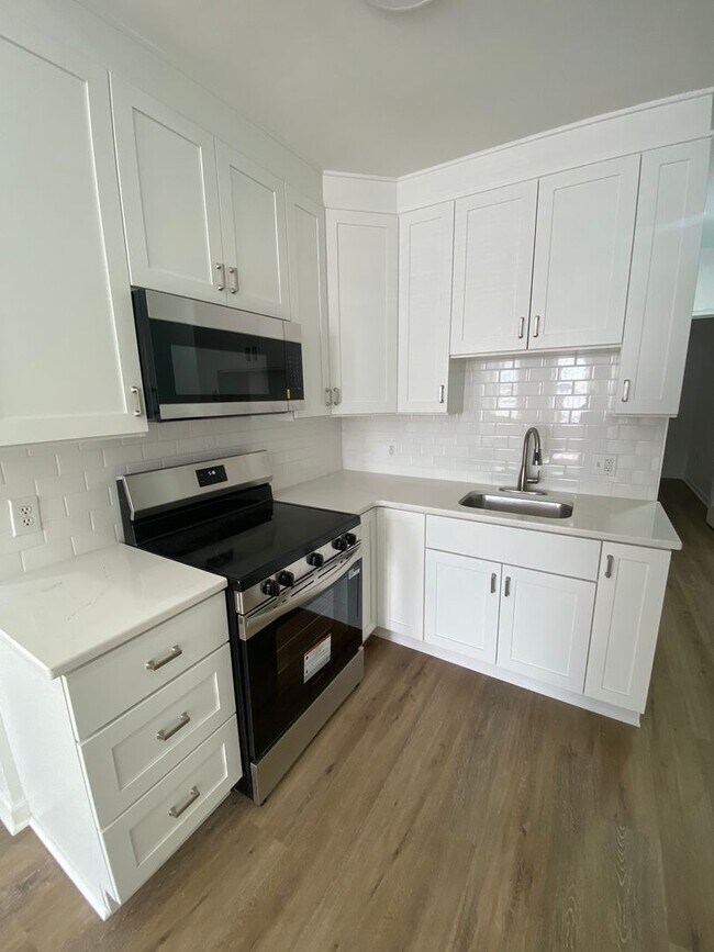 Foto del edificio - Updated 6-Bedroom/3-Bathroom Townhouse Near Temple University! Available NOW!