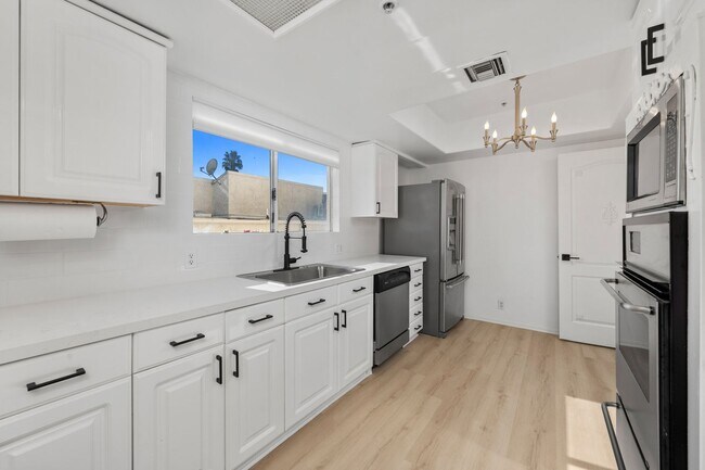Building Photo - Charming 2-Bedroom, 3-Bathroom Home for Rent