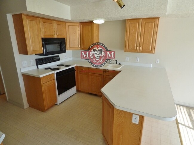 Foto del edificio - Great 3 Bed 2.5 Bath Twin Home