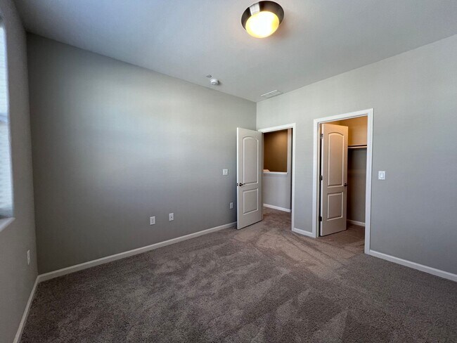 Foto del edificio - Modern! 3/2.5/2 Townhome in Minden