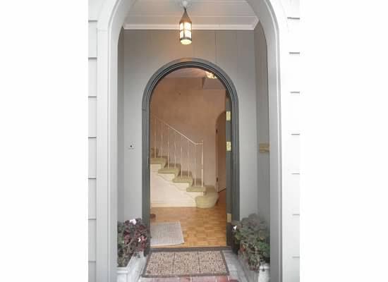 Foto del edificio - Broadway Hill home