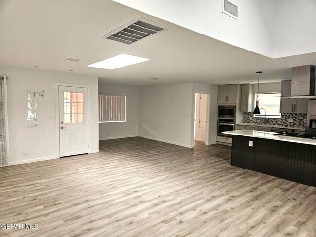 Building Photo - 10000 Honolulu Dr