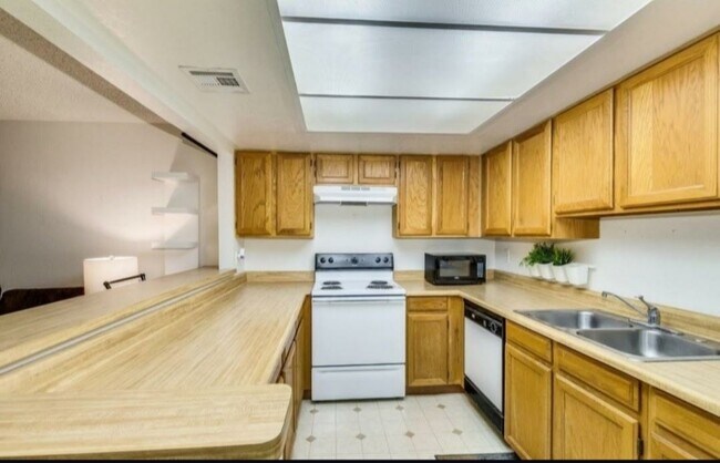Foto del edificio - 1645 W Baseline Rd