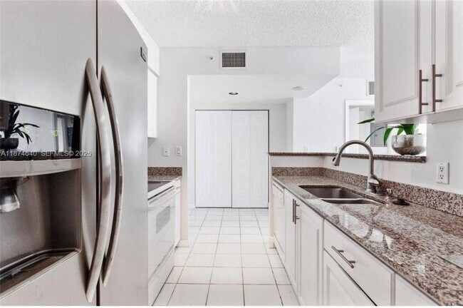 Foto del edificio - 1155 Brickell Bay Dr