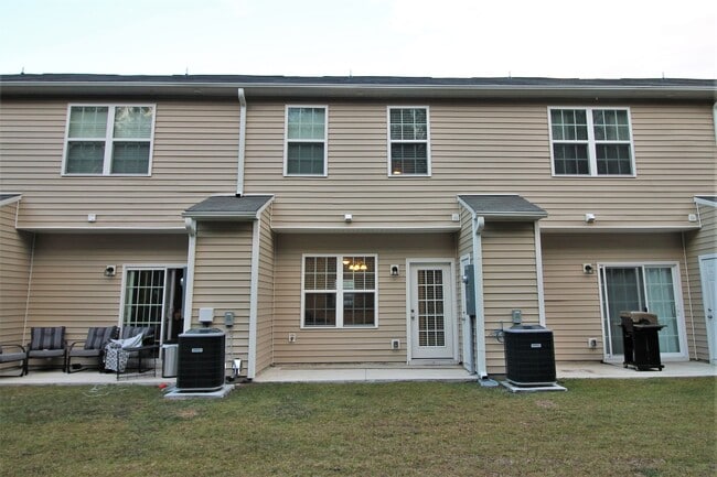 Building Photo - Townes at Holly Ridge Townhome- 2 Bed, 2.5...