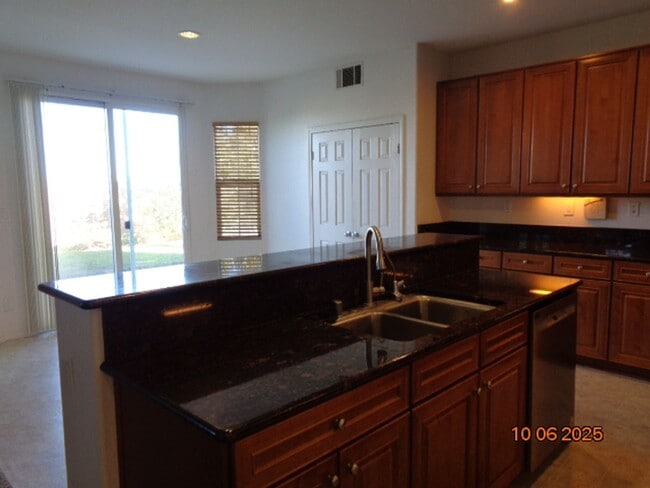 Building Photo - Large 2 Story Offering 3419 sq. ft. and 5 bedrooms plus loft