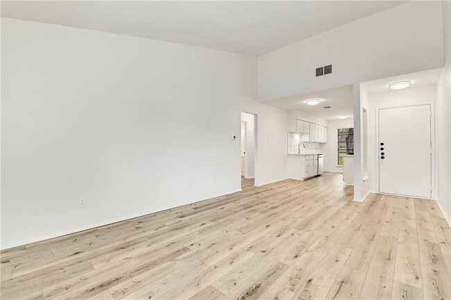 Building Photo - 1602 W Braker Ln