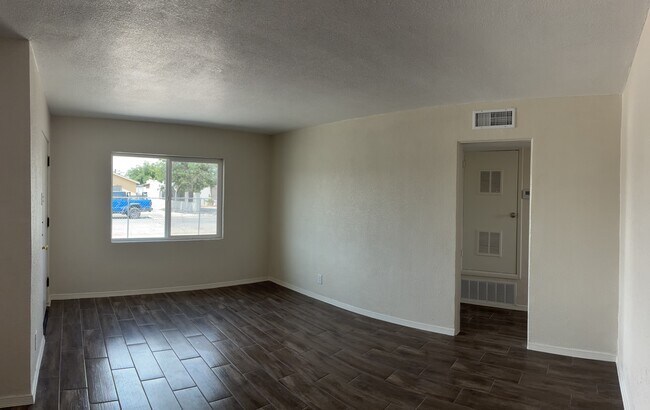 Building Photo - 608 Barcelona Dr