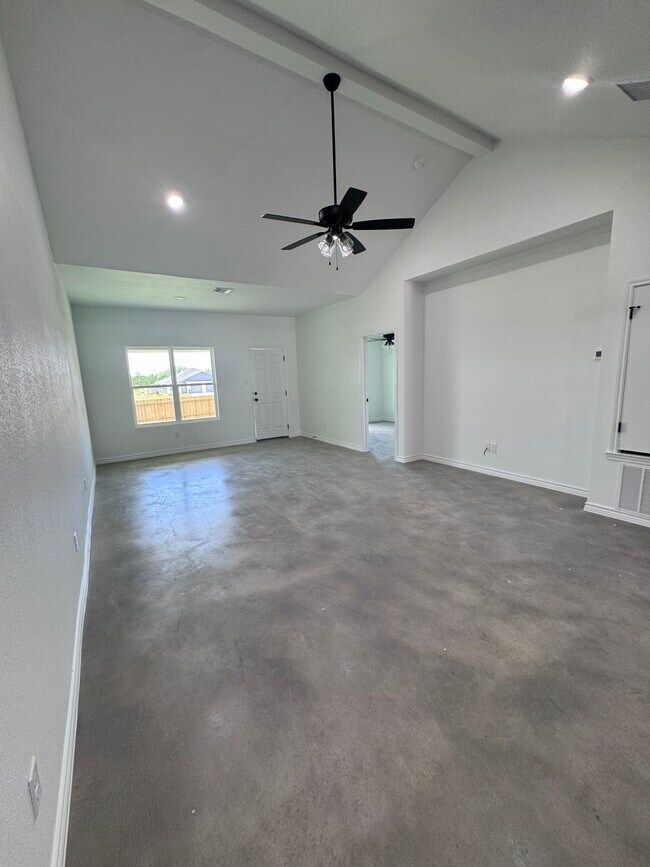 Foto del edificio - 907 Smoke Tree Ln