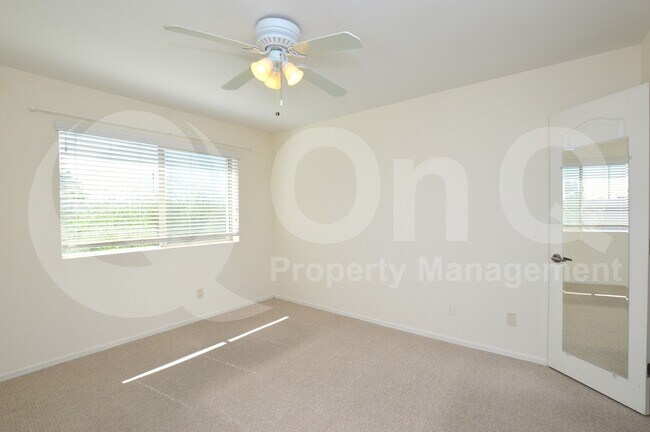 Foto del edificio - 303 N Miller Rd