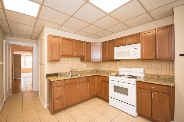 Building Photo - 2943 W Belmont Ave