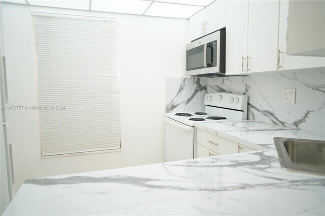 Foto del edificio - 5980 NW 64th Ave