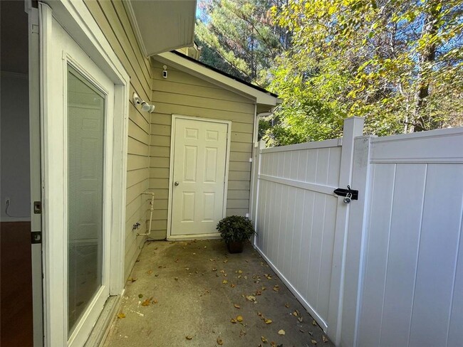 Building Photo - 3306 Hidden Cove Cir NW