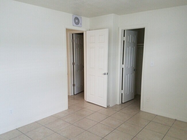Foto del edificio - 4701 68th St N