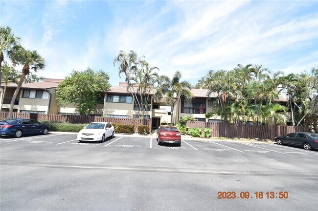 Building Photo - 775 N Village Dr